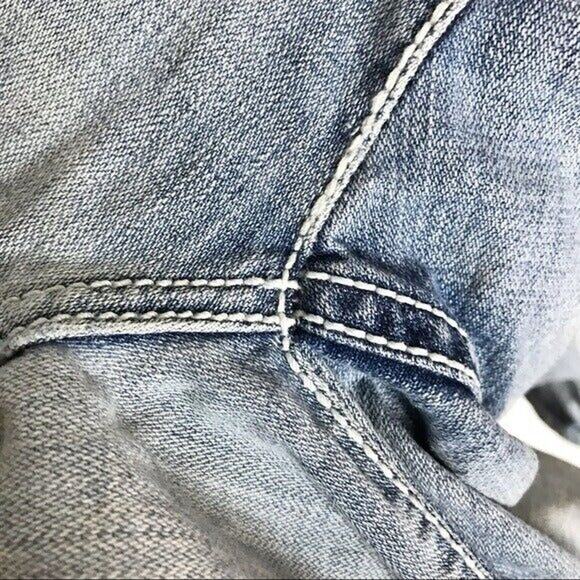 BKE Size 26 Sabrina Light Wash Distressed 100% Cotton Capri Length Denim Jeans - Picture 7 of 10